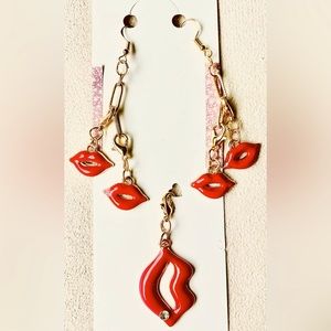 NWT HANDMADE PAIR OF EARRINGS WITH A BIG PENDANT OR BAG CHARM (SET)